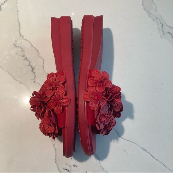 IMNYC Sz 7 Isaac Mizrahi Tina  Floral Slip On Vegan Leather Fabric Upper Sandals - Picture 5 of 10